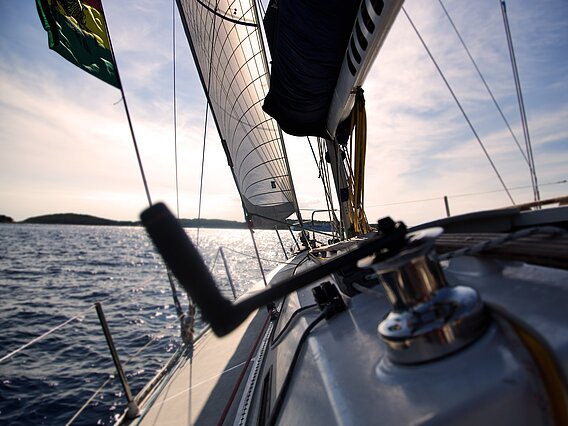 Segelboot auf dem Meer
